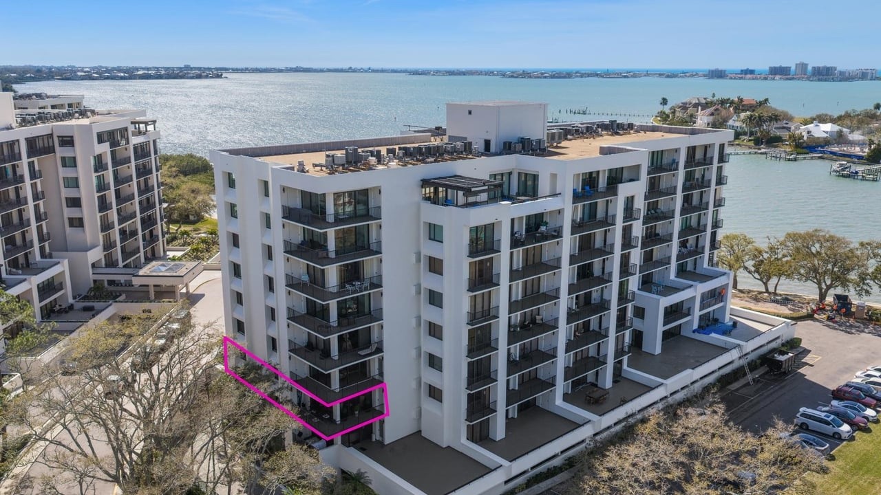 8 Belleview Blvd #203, Belleair, FL